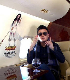 ,阿里巴巴,有钱上淘宝私会林志玲：给你戴眼镜 给你送祝福 合演微电影