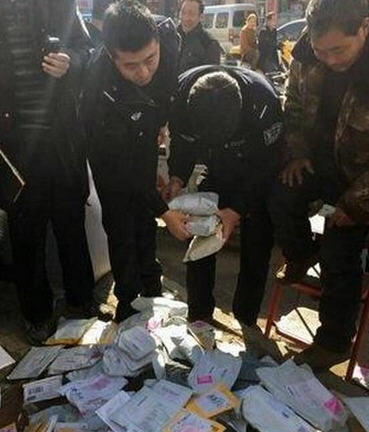 ,EMS国际快递包裹流入地摊仅售10元