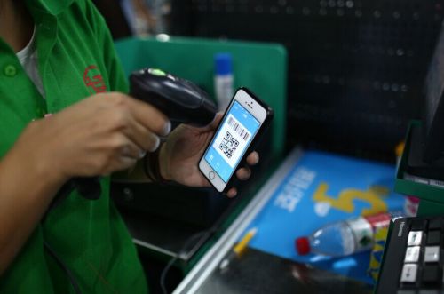 1443268626554.jpg ,移动互联网,网络支付,百年老店借互联网“变脸”--聚焦北京东单菜市场重新开业