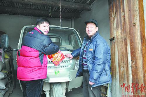 132820691.jpg ,网民,大学生最牛“炫父”帖蹿红 拼爹时代拼爹的爱