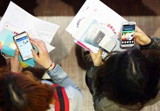 675154_595697_5413.jpg ,智能手机,韩国青少年智能机中毒率18.4%,是成年人的2倍!