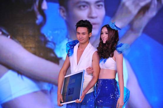 ,腾讯,数码电子,平板电脑,网络服务,马化腾,媒体人, 全球首款可移动大屏娱乐智能云终端发布 