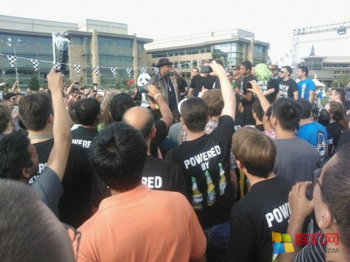 ,互联网,中秋国庆：WP8一样也在庆祝～江南style风舞蹈啤酒狂欢！