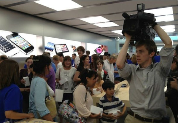 ,Apple,苹果零售店天才吧每日接待客流量达5万人