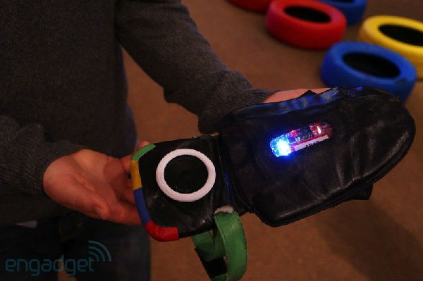 ,Google,谷歌SXSW大会推出智能鞋概念产品