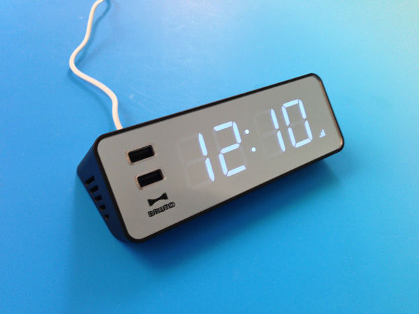 ,平板电脑,附有USB端口的方便式LED电波座钟