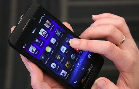 87999636.jpg ,智能手机,Microsoft,投资人,Apple,黑莓一季度财报让投资者感到绝望 股价暴跌28%