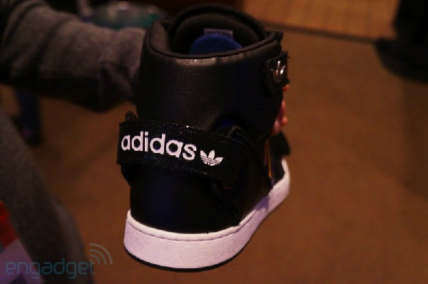 ,Google,谷歌SXSW大会推出智能鞋概念产品