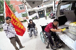 5.jpg ,互联网,28岁无臂小伙照样成微博达人 照样成公益先锋