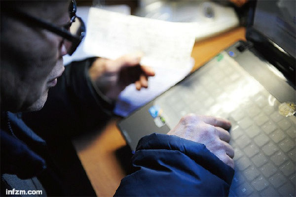 ,浏览器,奇虎,媒体人,网民,12306订票助手的故事：IT男遭遇“铁老大”