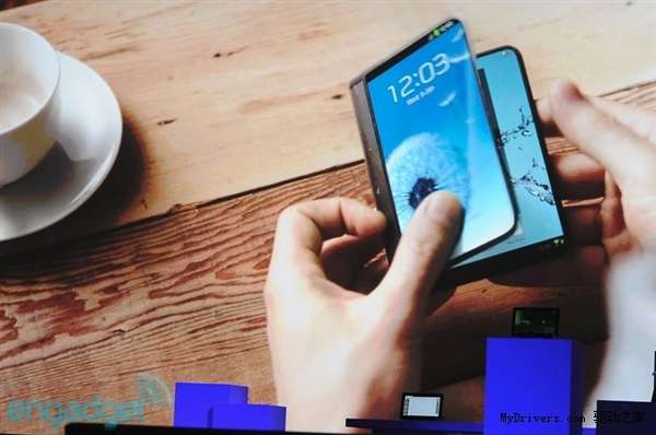 ,互联网,分辨率720p 三星柔性屏幕手机Youm曝光