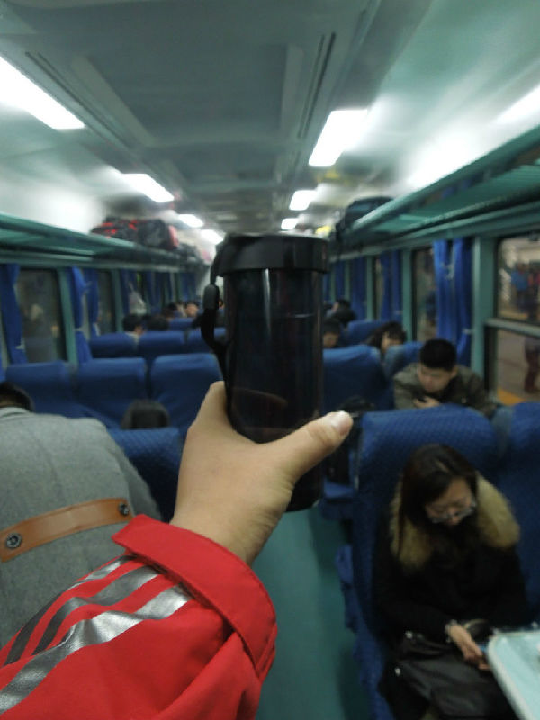 ,网民,人人,男生千里送杯水给女友 “一杯水的爱 情 ”感动网友