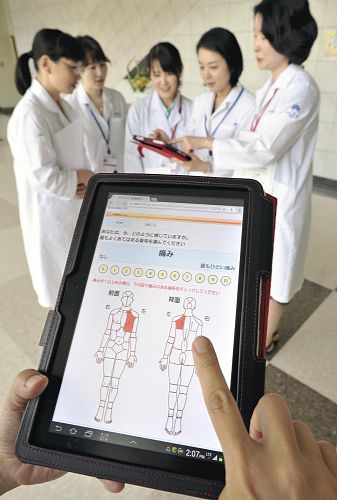 20130525-479689-1-L.jpg ,平板电脑,在家癌症患者可通过平板电脑终端得到支援