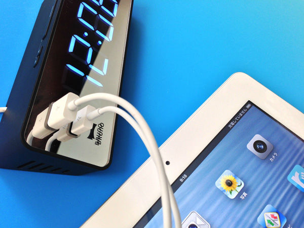 ,平板电脑,附有USB端口的方便式LED电波座钟