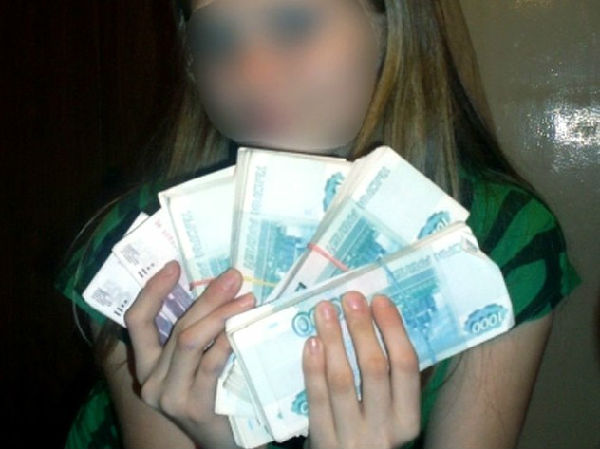 20130321022144601.jpg ,互联网,俄罗斯花季少女网络晒“钞 票照”招杀身之祸
