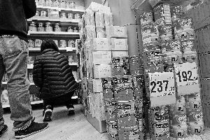 Img371592408.jpg ,网民,媒体人,网友发起从港随手带奶粉行动