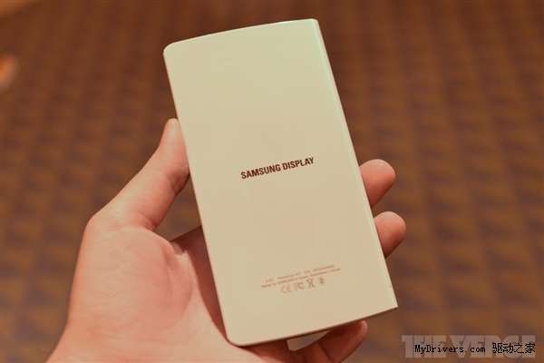 ,互联网,分辨率720p 三星柔性屏幕手机Youm曝光