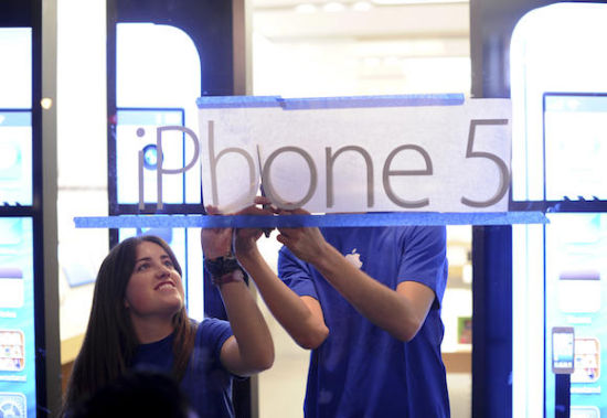 ,Apple,智能手机,平板电脑,Microsoft,福布斯：iPhone不再酷了 青少年转向三星