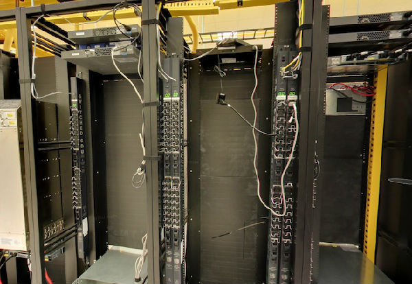 ,Google,你能认出谷歌数据中心里的风暴突击队吗？