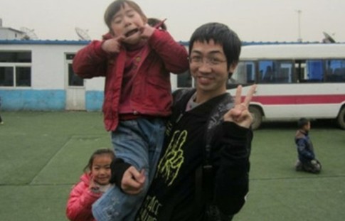 2374565.jpg ,网民,新媒体,媒体人,新浪,人人,新媒体为微公益的发展提供了方便法门