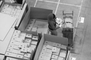 ,Amazon,亚马逊被曝把员工当人肉机器