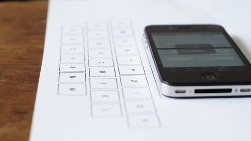 d0ec_77902944.jpg ,互联网,没错,这款应用可把任一平面变成iPhone键盘