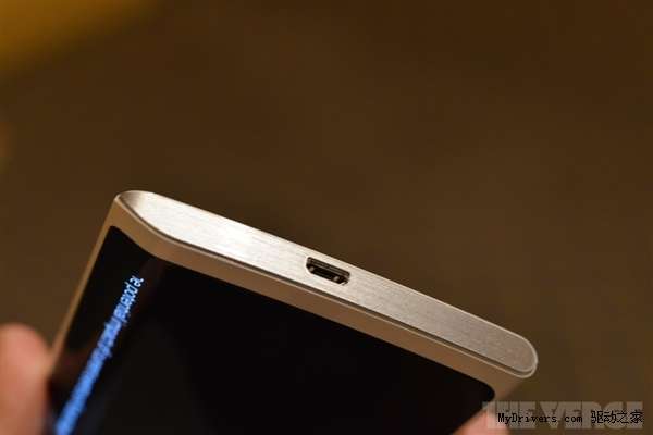 ,互联网,分辨率720p 三星柔性屏幕手机Youm曝光