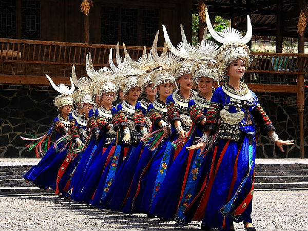 苗族姑娘好水灵哦 ,互联网,十一去哪人少有好玩?