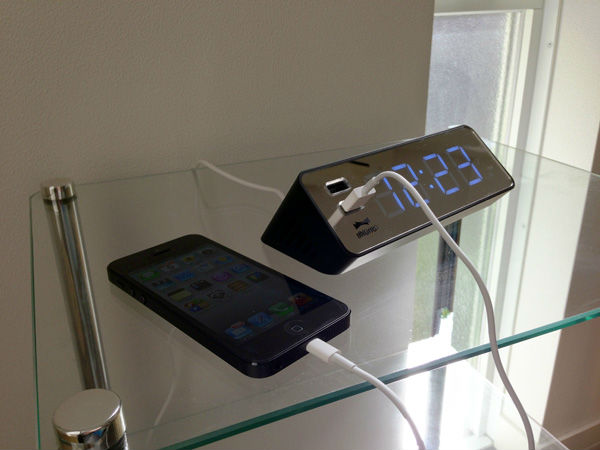 ,平板电脑,附有USB端口的方便式LED电波座钟