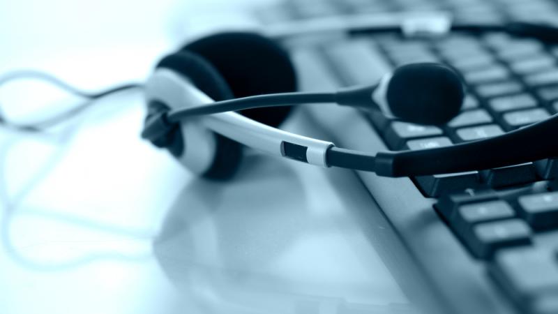 internet online radio shutterstock_99163688.jpg ,Apple,移动广告,Google,并购重组,WWDC快讯:iRadio将内置iAds广告