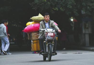 ,双11,最励志快递哥：5岁失右手 干快递11年最高月工资达3万