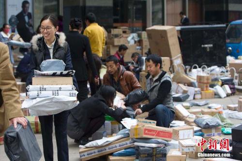 127923237.jpg ,快递条例公开征求意见 “梅长苏”匿名快递可被罚1万