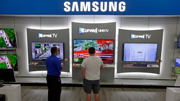 128068682.jpg ,三星面板产业调整 改变黑强白弱局面