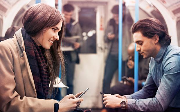 128480929.jpg ,未来约会新方式,借助虚拟现实和DNA匹配技术