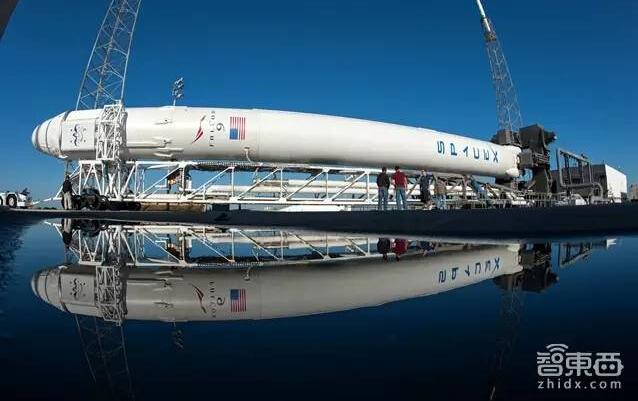 129474607.jpg ,马斯克,SpaceX于今日成功发射了第一枚运载火箭