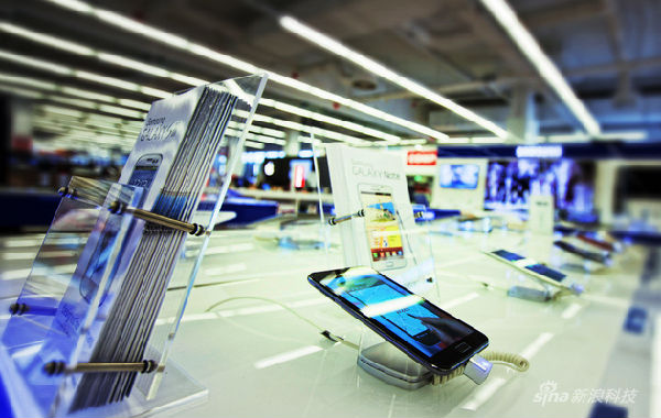 ,雷军,小米,苹果,巨压之下，互联网手机何去何从