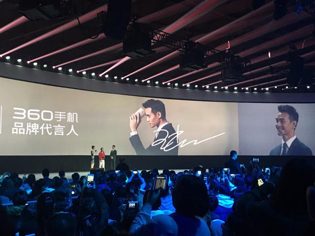 ,周鸿祎,苹果,360发布2999元奇酷手机极客版 演员王凯代言