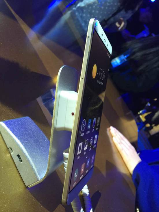 ,周鸿祎,苹果,360发布2999元奇酷手机极客版 演员王凯代言