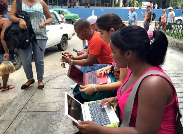 ,谷歌,看看古巴人的奇葩上网方式