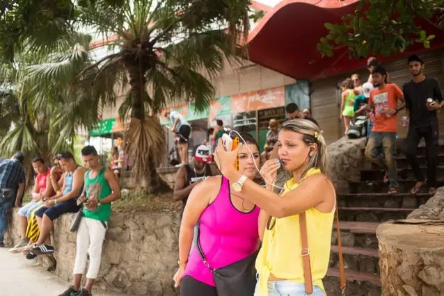 ,谷歌,看看古巴人的奇葩上网方式