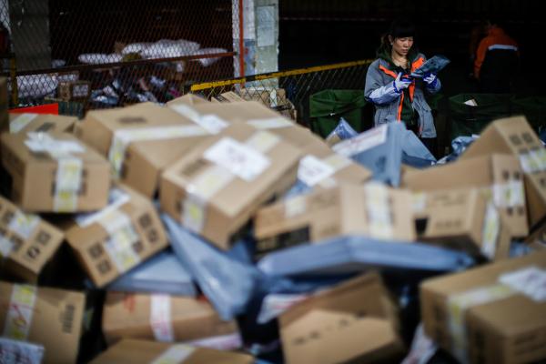 ,中国快递垃圾知多少：年耗170亿米胶带99亿个纸箱