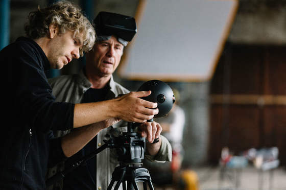 ,VR发展任重道远，目前面临两座大山