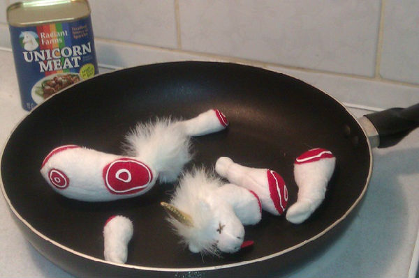 在独角兽估值高企的同时,IPO数量却越来越少。如果1999年是湿润的泡沫,那么2015年就是一个异常干燥的泡沫。