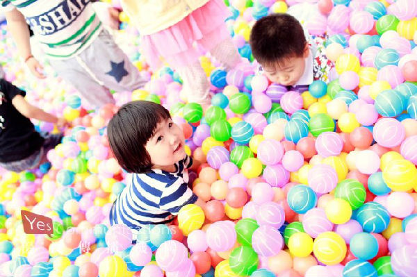 ,马云,马化腾,李彦宏,雷军,刘强东,扎克伯格,马斯克,科技大咖童年照曝光 带你嗨翻儿童节