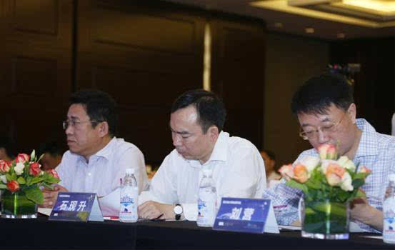 图5:中国互联网协会副秘书长 石现升、四川省计算机研究院院长 刘营