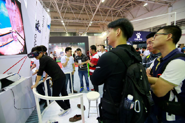 ,VR智能鞋初体验：带你决战欧洲杯世界杯各种杯