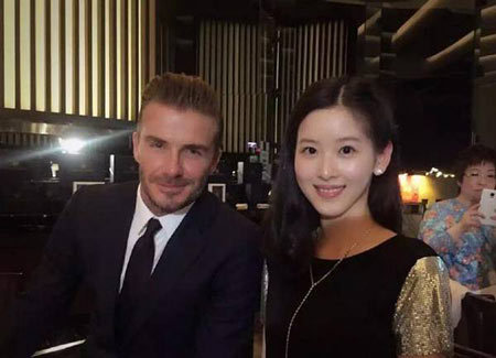 ,刘强东,奶茶妹,奶茶妹合影小贝 7月起支付宝限额20万政策实施