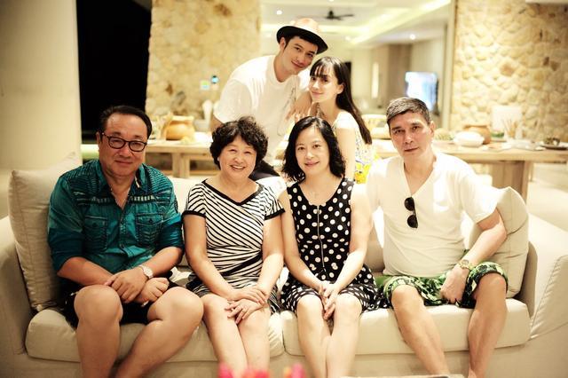 ,过节各种晒～奶茶妹晒闺女 叶一茜晒森蝶 霆锋晓明晒全家