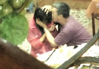 ,小学生群卖黄 片2元一部 班主任组织饭局摸女生