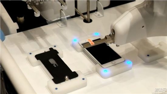 ,机器人,祖传贴膜要失业了！日本发明贴膜机器人：50秒迅速完工